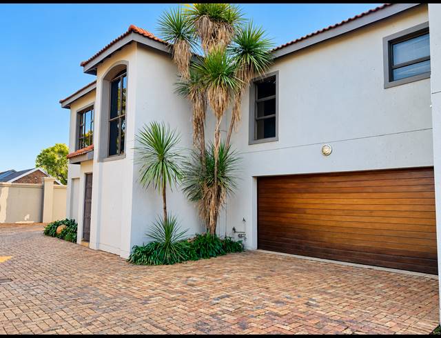 3 BEDROOM TOWNHOUSE FOR SALE IN VANDERBIJLPARK SE 2
